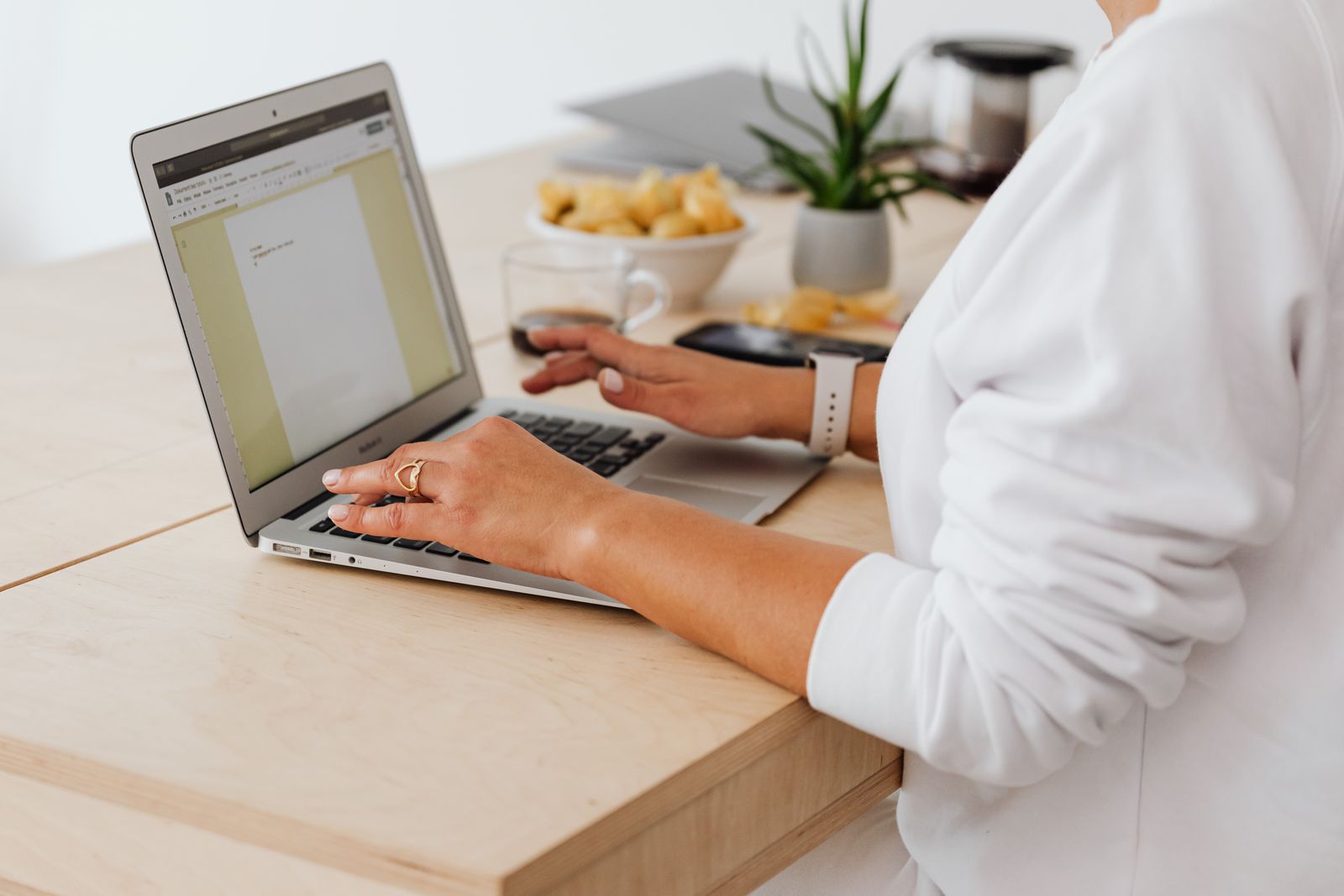 Télétravail : prévenir son assureur, oui ou non ?